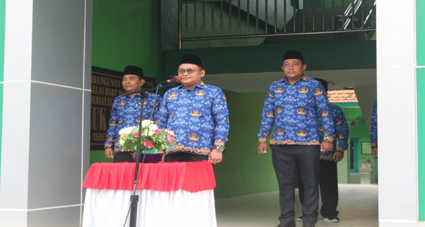 Upacara Peringatan Hari Pahlawan 2025 di MAN Sampang Berlangsung Khidmat