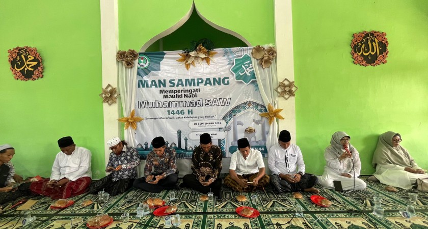Peringatan Maulid Nabi Muhammad SAW 1446 H/2024 M di MAN Sampang : Semangat Maulid Nabi untuk Kehidupan yang Berkah