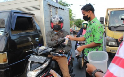 Buka Puasa Bersama dan Bagi-bagi Takjil Keluarga Besar MAN Sampang